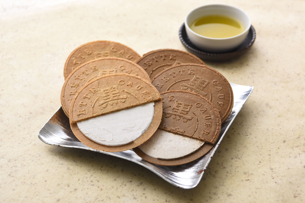 黒糖のゴーフレット・胡麻ピーナツゴーフレット